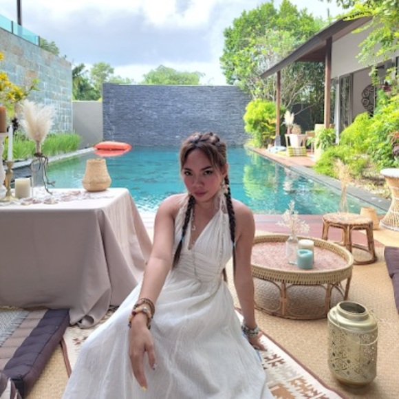 Meet your Posher, Jenna - Picture 1 of 1